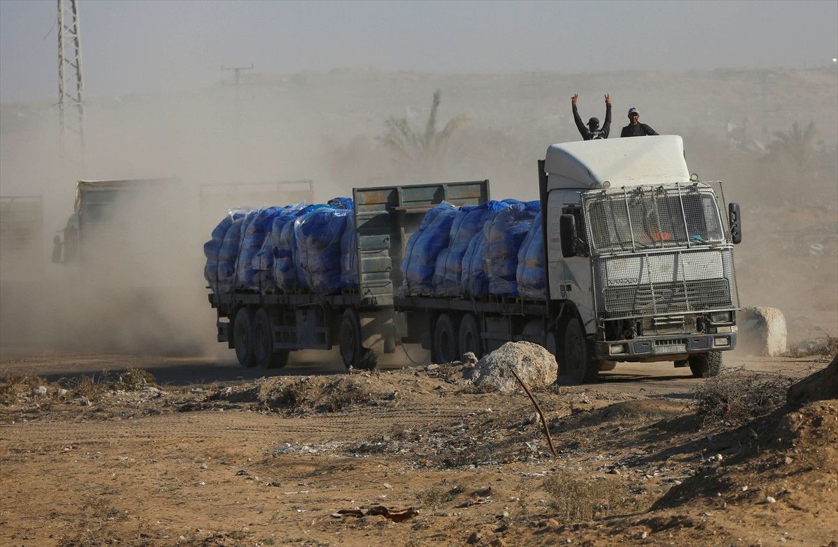 İsrail, Gazze’ye girecek yardım tırlarının sayısını yarıya indirdi