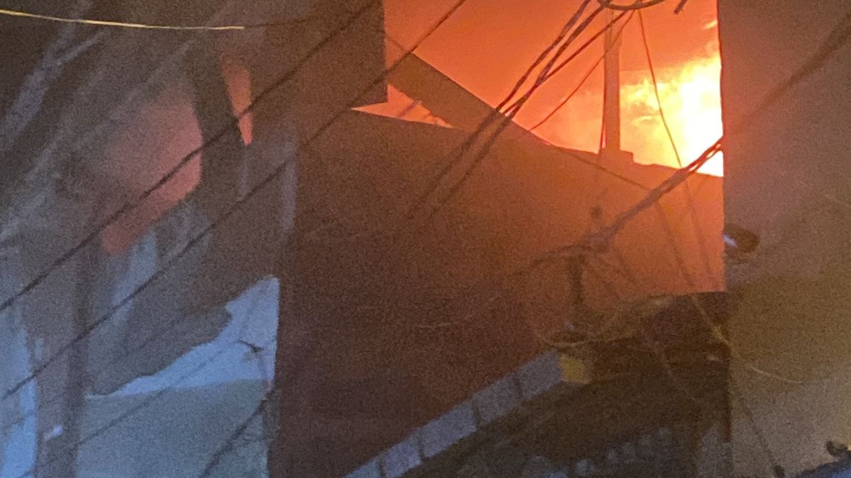 İstanbul’da çatı katında çıkan yangın korkuttu