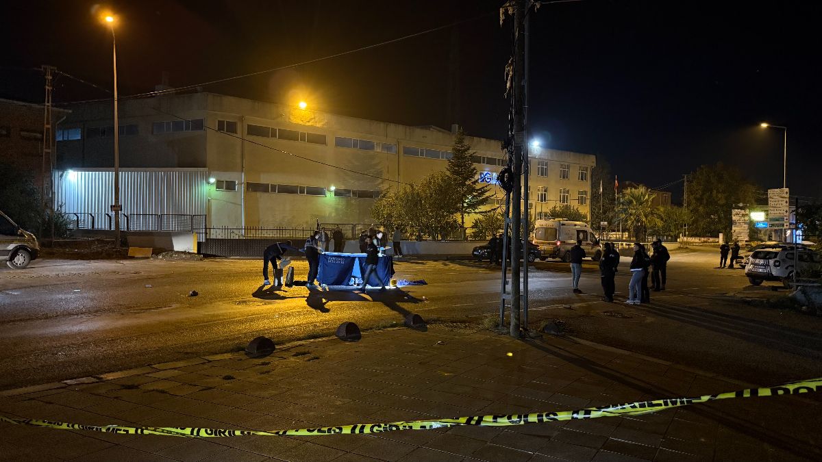 İstanbul’da polis yeleği giymiş şahsı silahla vurup öldürdüler