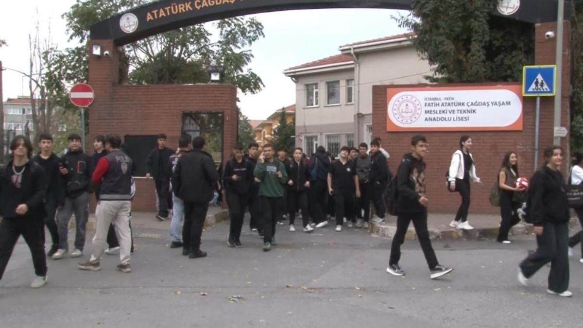 İstanbul’da sağanak tatili: Öğrenciler okullarından erken çıktı