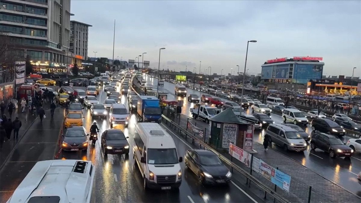 İstanbul’da trafik yoğunluğu yüzde 83’e ulaştı
