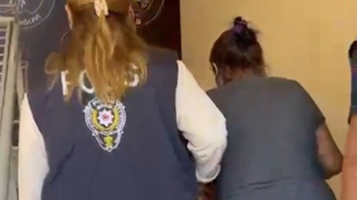 İzmir’de 5 farklı adrese taşınan firari kadın gizlenmeye çalışırken yakalandı