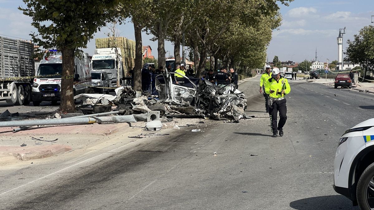 Konya’da kırmızı ışıkta bekleyen araca otomobil çarptı: 1 ölü 1 yaralı