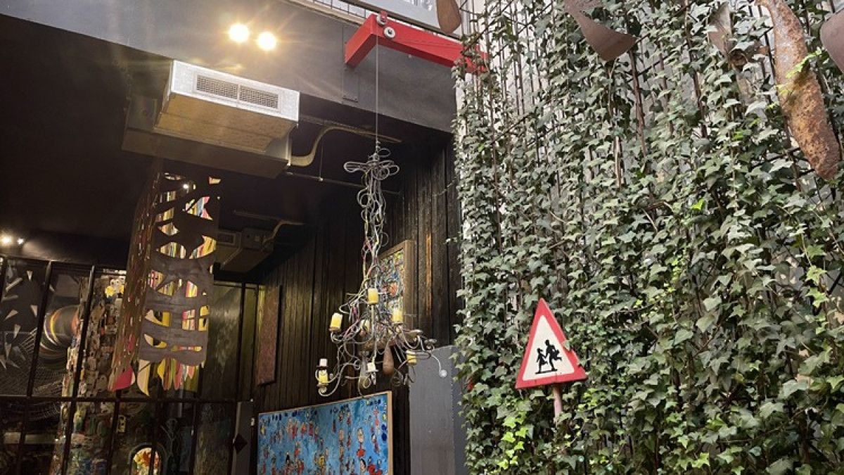 Libya’da savaşın izleri, sanatla kafe ve kültür merkezine dönüştü