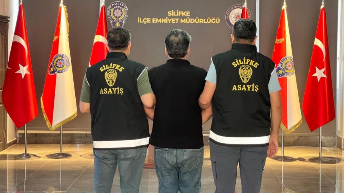 Mersin’de 31 yıl hapis cezasıyla aranan dolandırıcı yakalandı