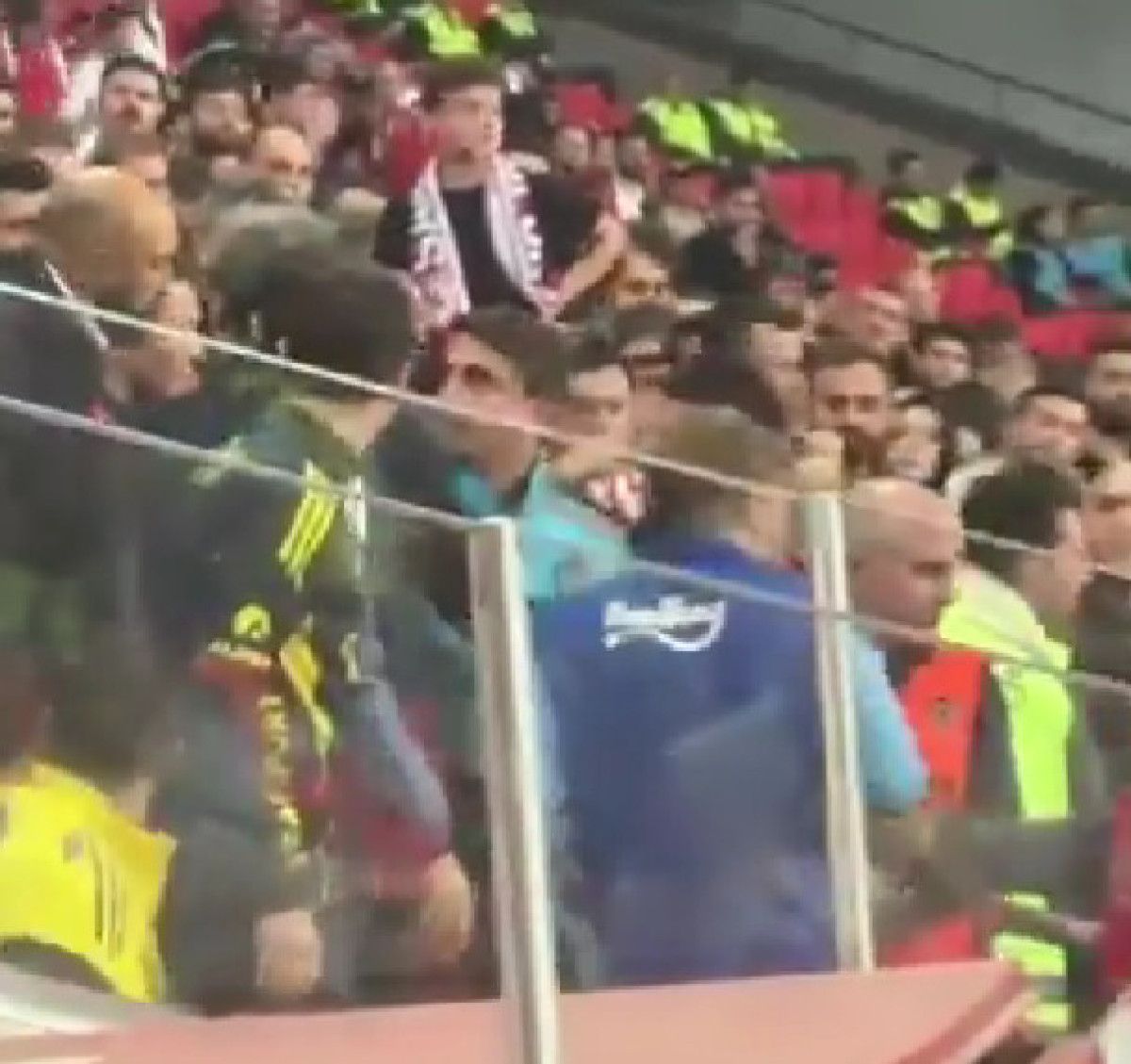 Mert Hakan Yandaş ile Samsunspor taraftarı tartıştı