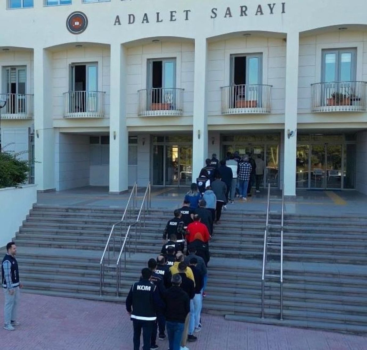 Muğla merkezli göçmen kaçakçılığı operasyonu: 16 tutuklama