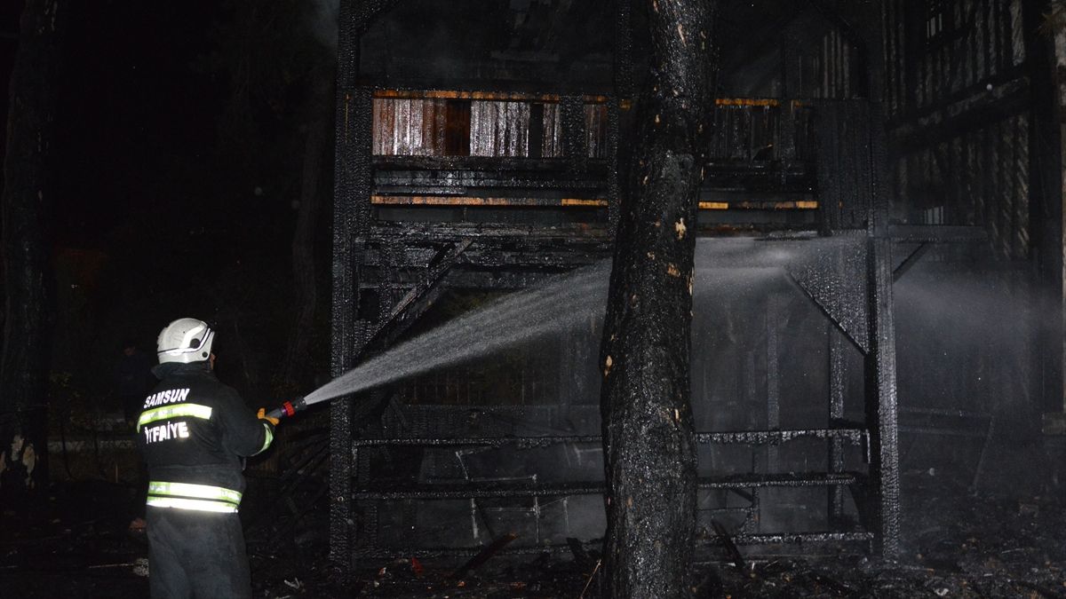 Samsun’da Atatürk’ün kaldığı tarihi konak yandı