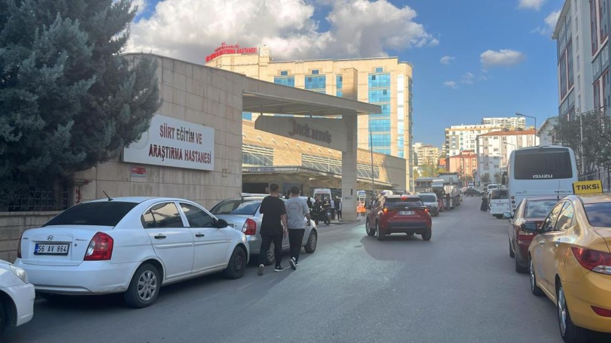 Siirt’te hastane bahçesindeki bıçaklı kavgada 3 kişi yaralandı