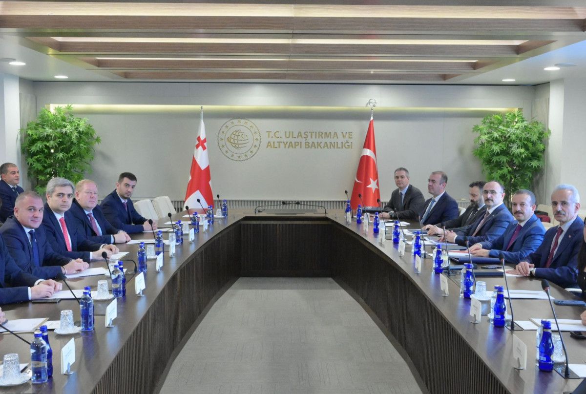 Abdulkadir Uraloğlu, Gürcistan Altyapı Bakanı ile görüştü