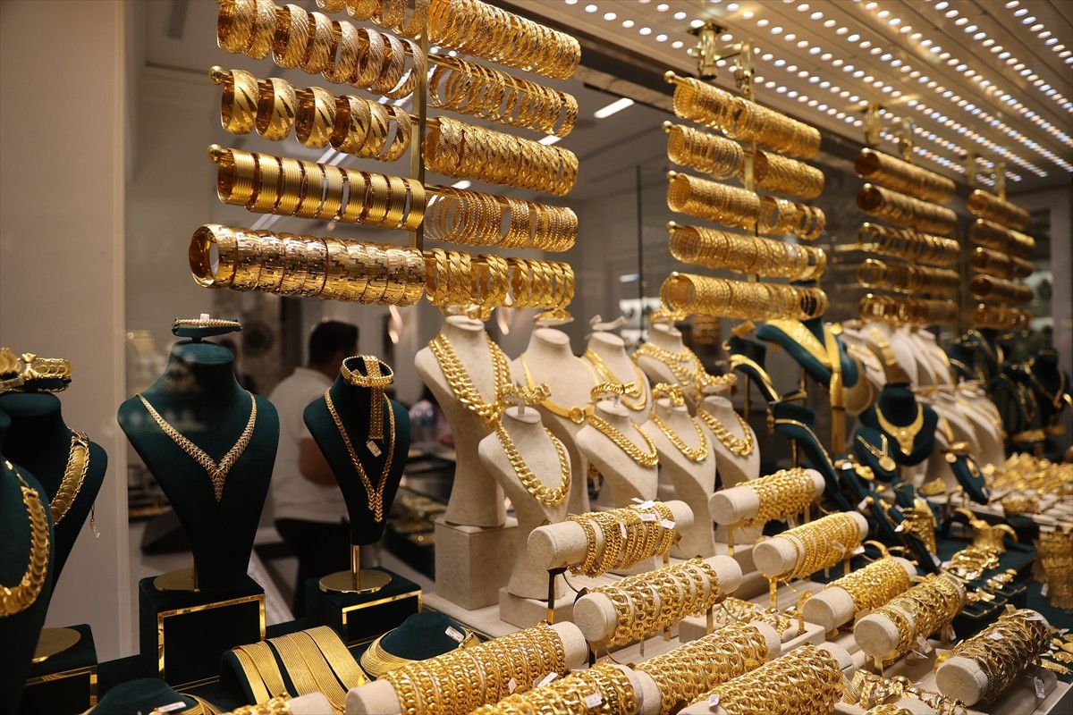 Altın haftaya düşüşle başladı! 17 Kasım’da altın ve döviz fiyatları