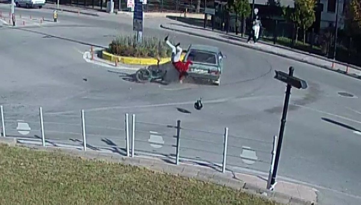 Amasya’da takla atan motosikletli, kalktığı gibi fırlayan ayakkabısını giydi