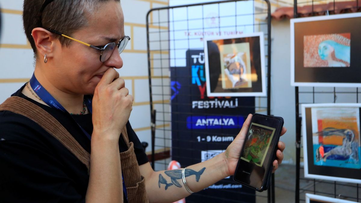 Antalya’da İranlı ressam, 150’ye yakın eserinin kaybolduğunu iddia etti