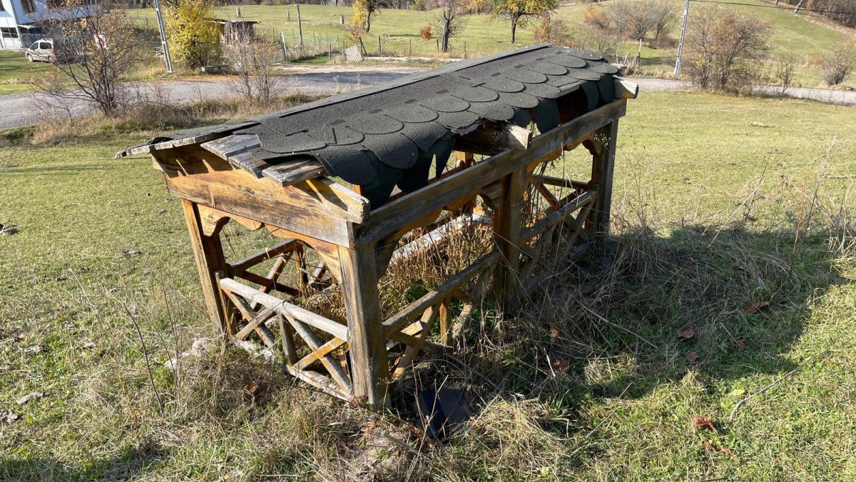 Artvin’de babası için yaptığı çardak görünümlü mezarın aynısından vasiyet etti