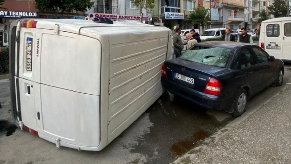Aydın’da takla atan araç, park halindeki araca çarptı