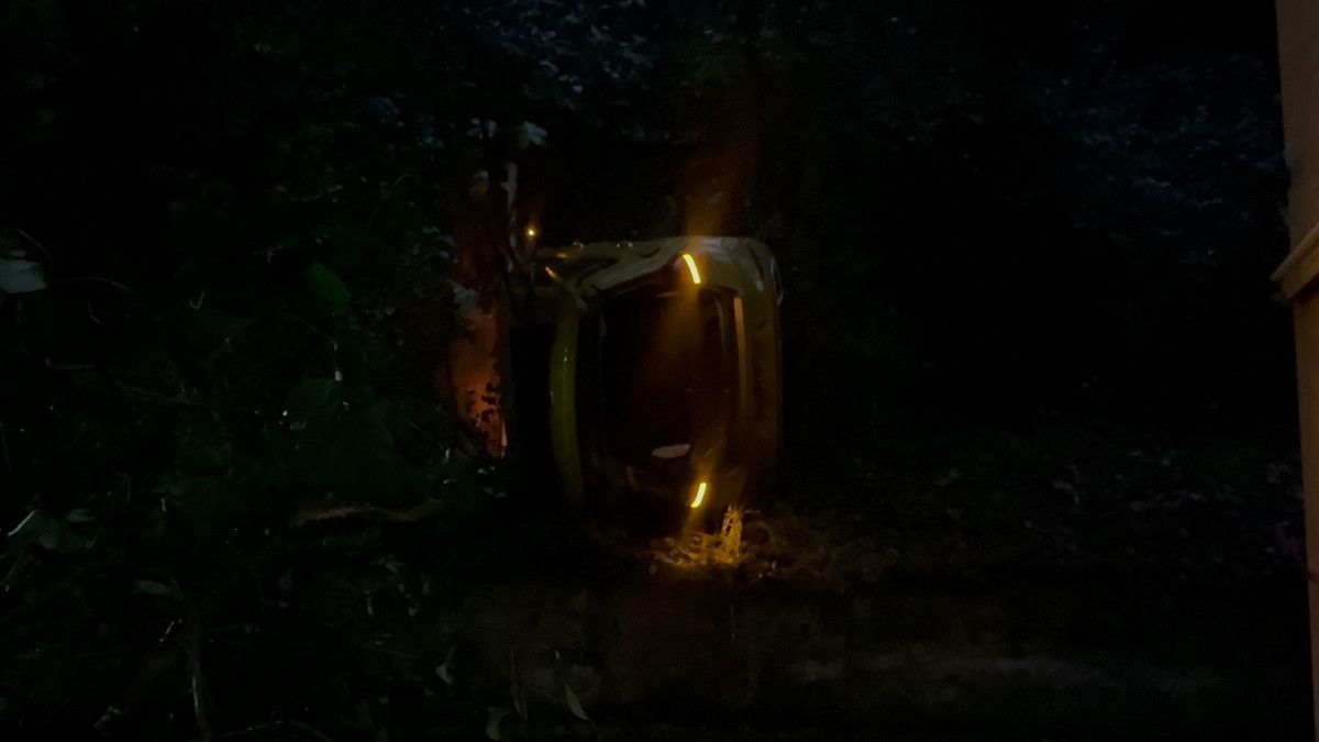 Bursa’da sürücünün ileri yerine geri vitese aldığı araç 7 metreden zemine düştü