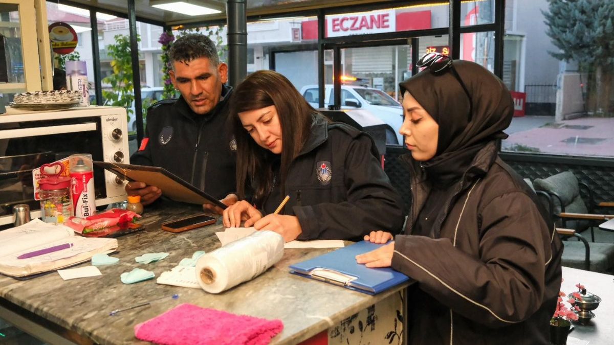 Erzincan’da kafeterya ve tatlı üretim yerlerine zabıta denetimi