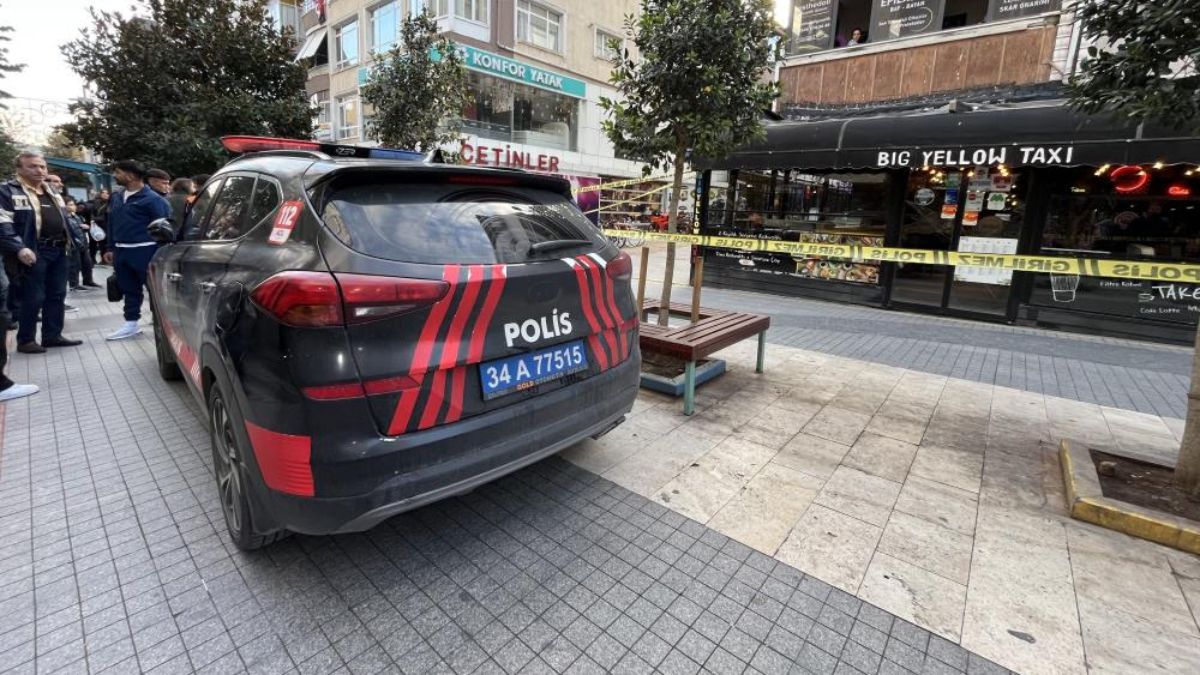 İstanbul Küçükçekmece’de kafede silahlı saldırıda kan aktı