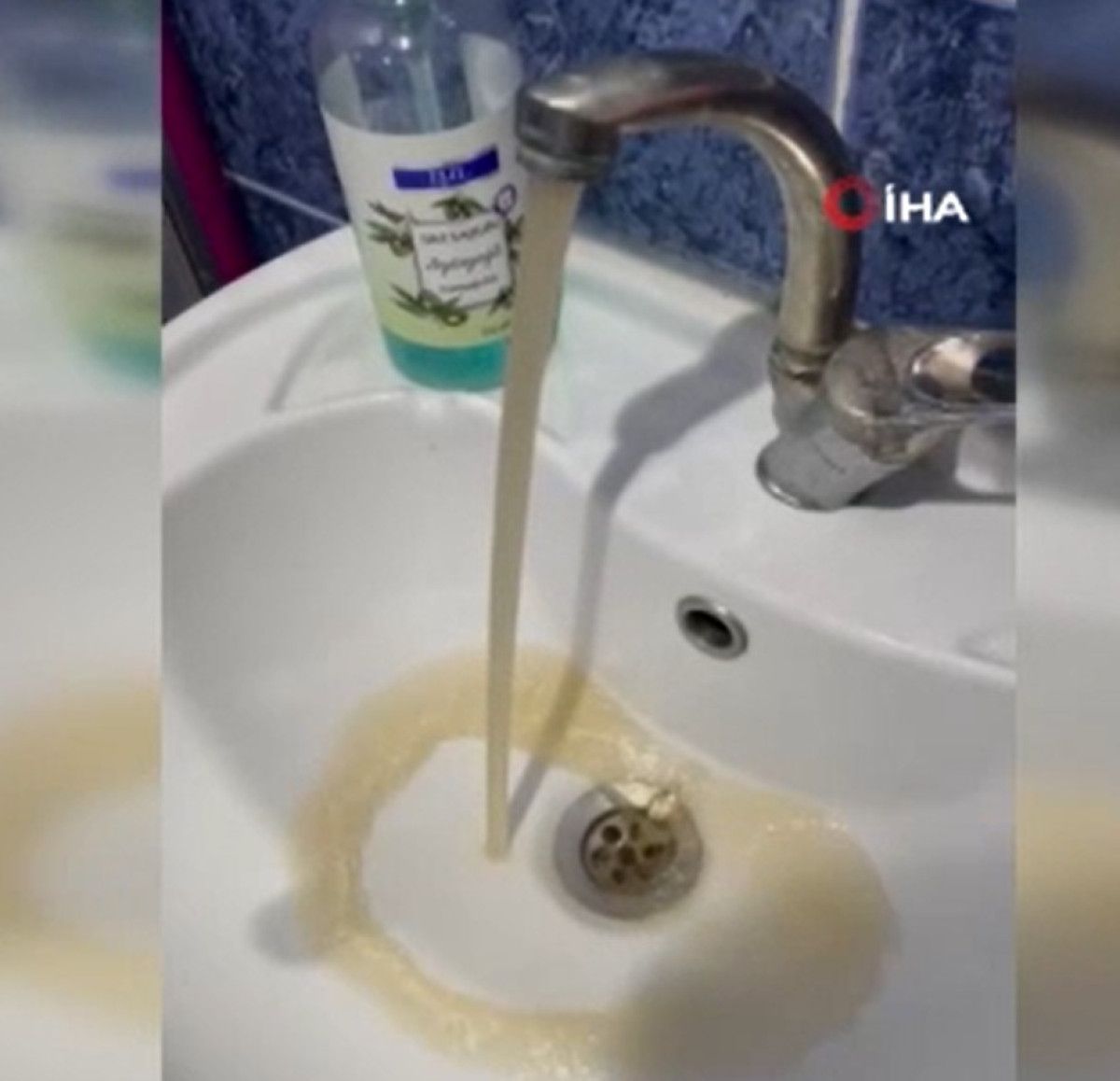 İstanbul’da musluklardan akan kirli suya vatandaş tepki gösteriyor