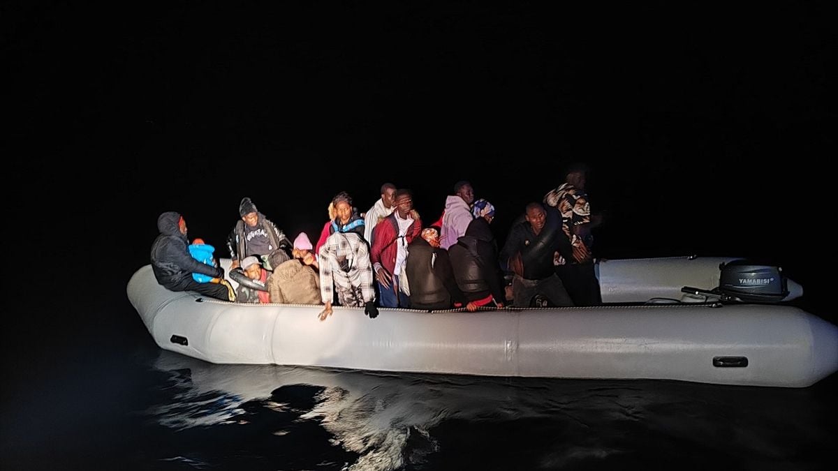 İzmir’de 42 düzensiz göçmen yakalandı, 24 düzensiz göçmen kurtarıldı