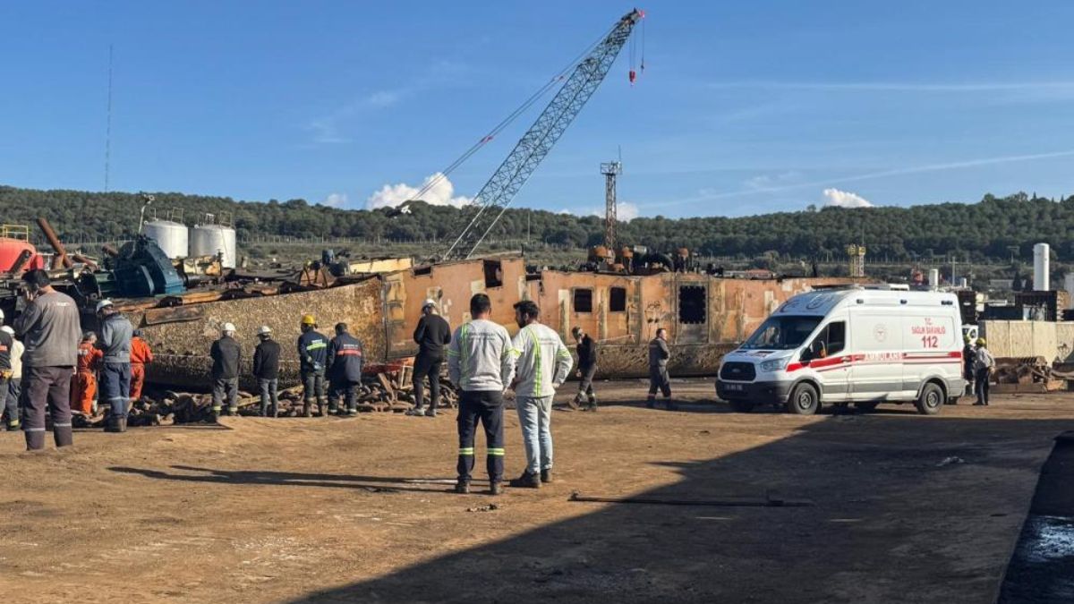 İzmir’de üzerine parça düşen işçi öldü