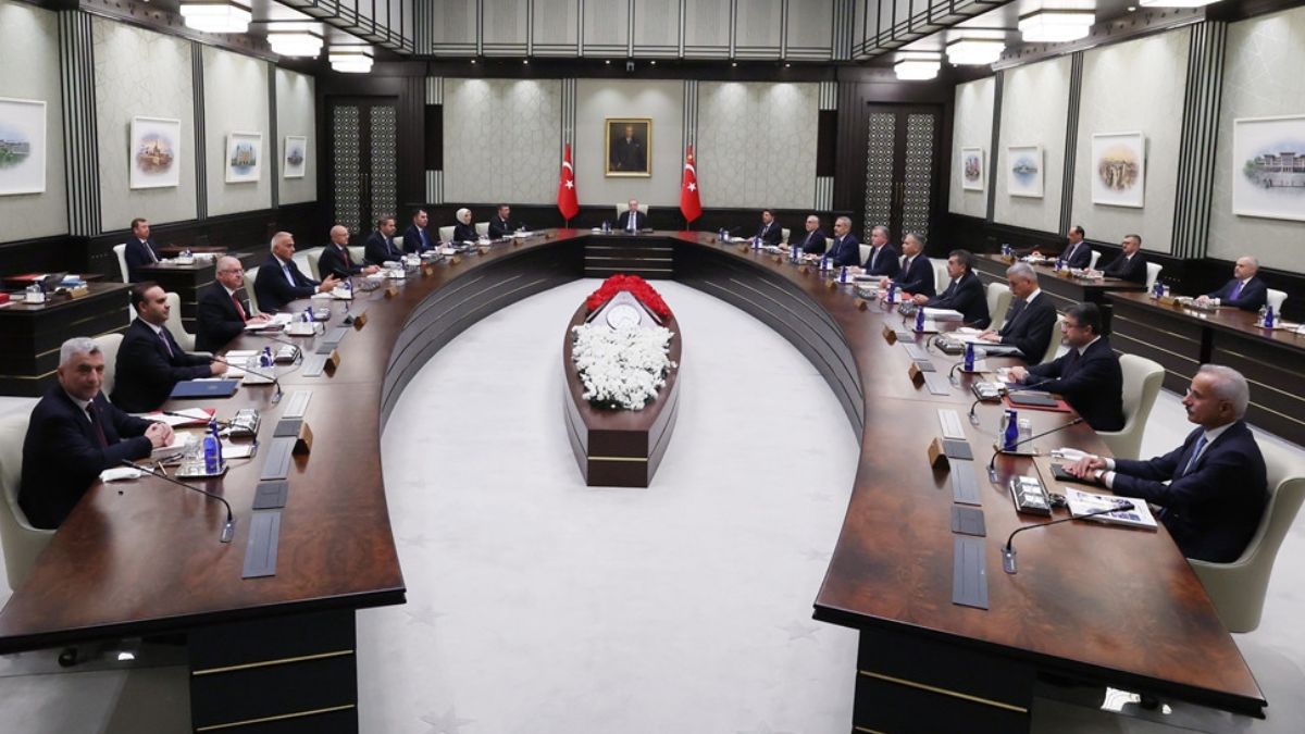 Kabine toplanıyor: Önemli konular masada olacak