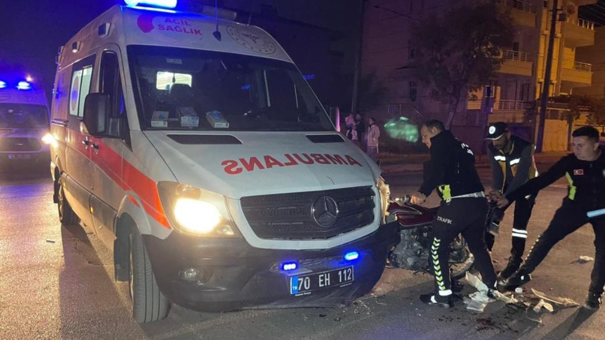 Karaman’da yaralı taşıyan ambulansın çarptığı motosikletin sürücüsü yaralandı