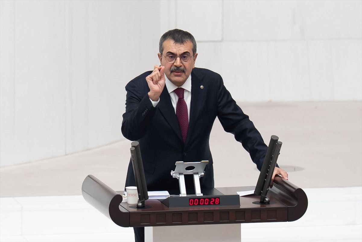 Bakan Yusuf Tekin’den CHP’ye yanıt: Sizin belediyeleriniz neden mülakat yapıyor?