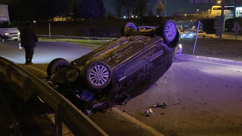 Bursa’da kontrolden çıkan otomobil takla attı