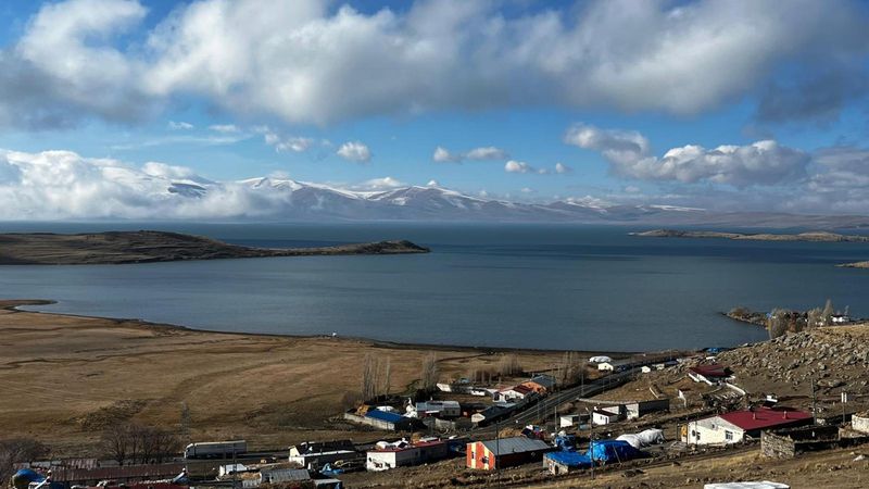 Çıldır Gölü bu sene donmadı