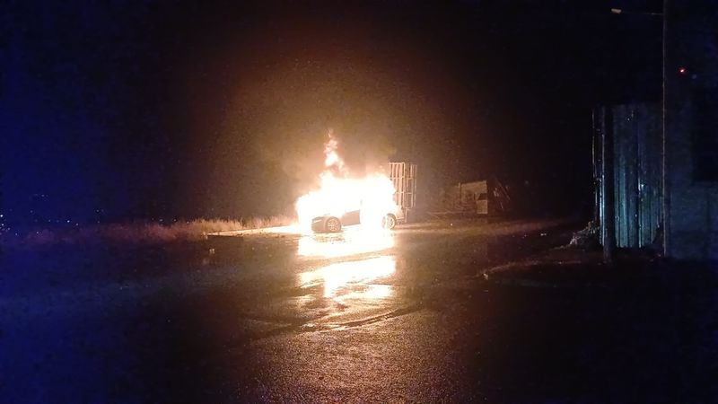 Çorum’da park halindeki araç alev topu oldu, geriye hurda kaldı