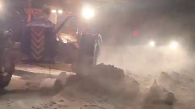 Erzurum’da kar ve tipi nedeniyle mahsur kaldılar