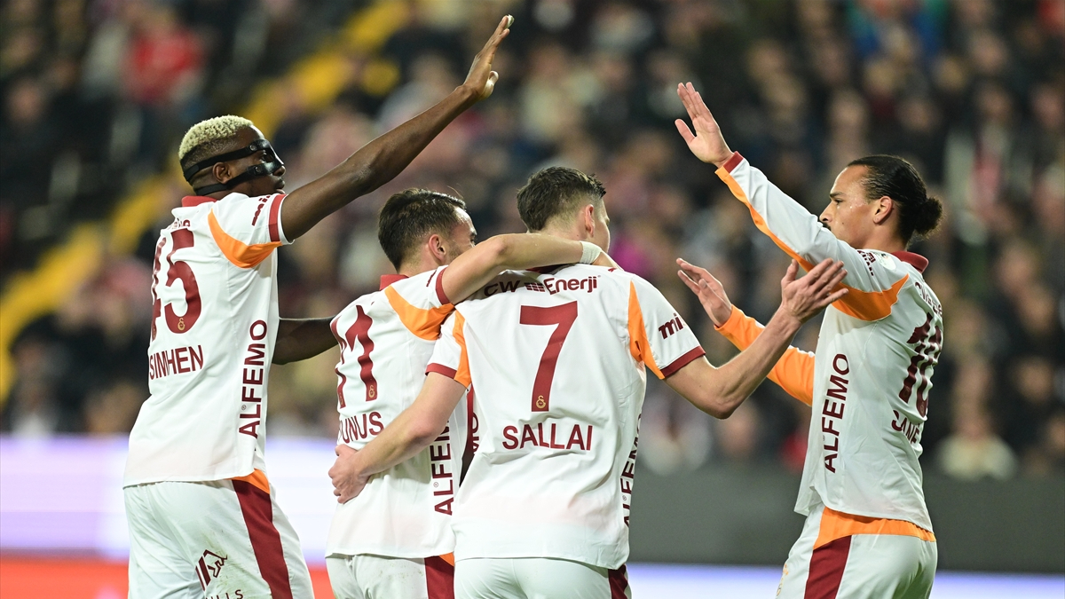 Galatasaray, Antalyaspor’a 4 attı!