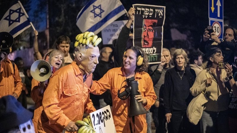 İsrail’de Netanyahu’nun af talebi protesto edildi: Muz cumhuriyeti