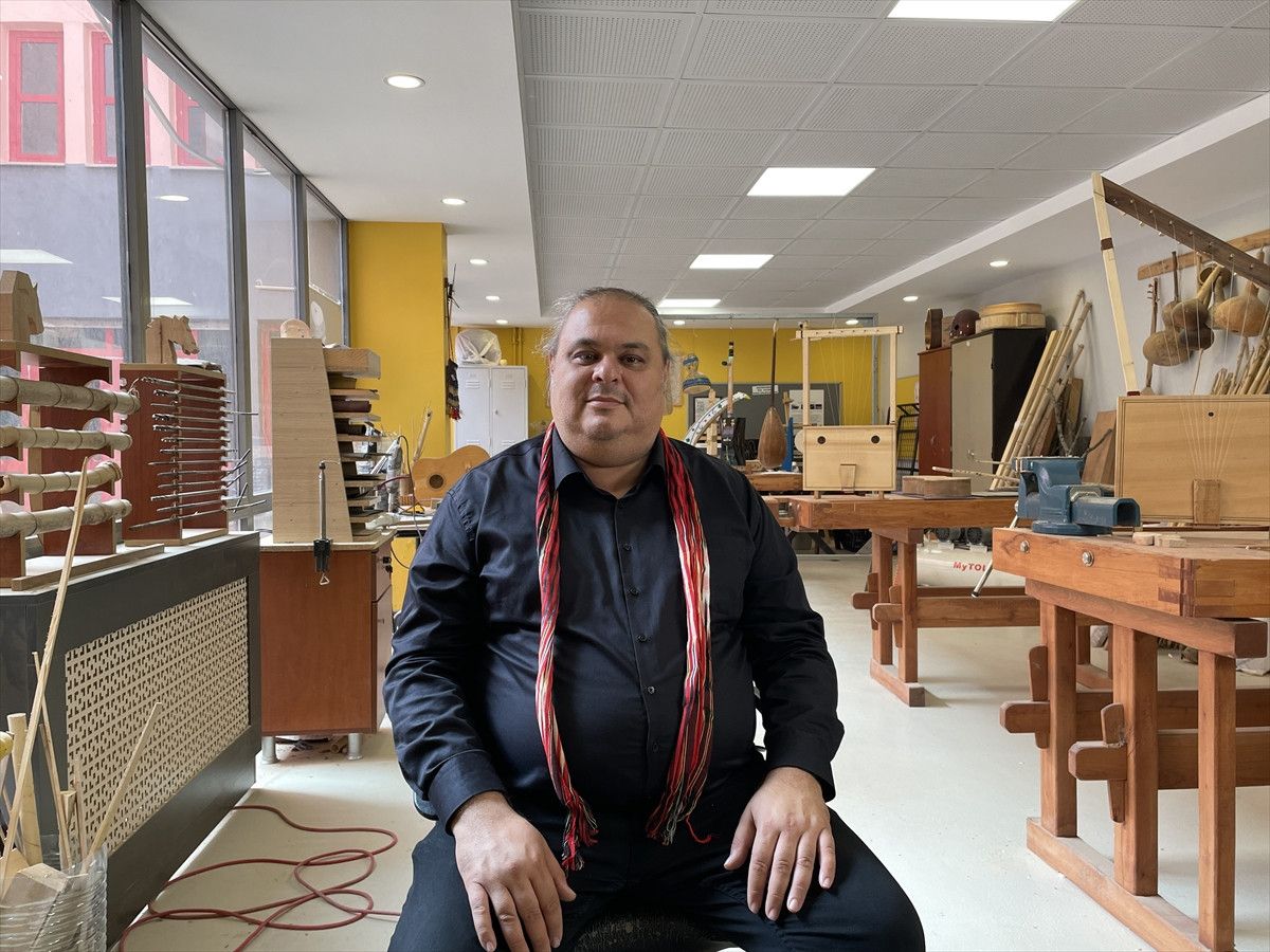 Murat Kurum atık malzemeleri enstrümanlara çeviren müzik öğretmenini paylaştı