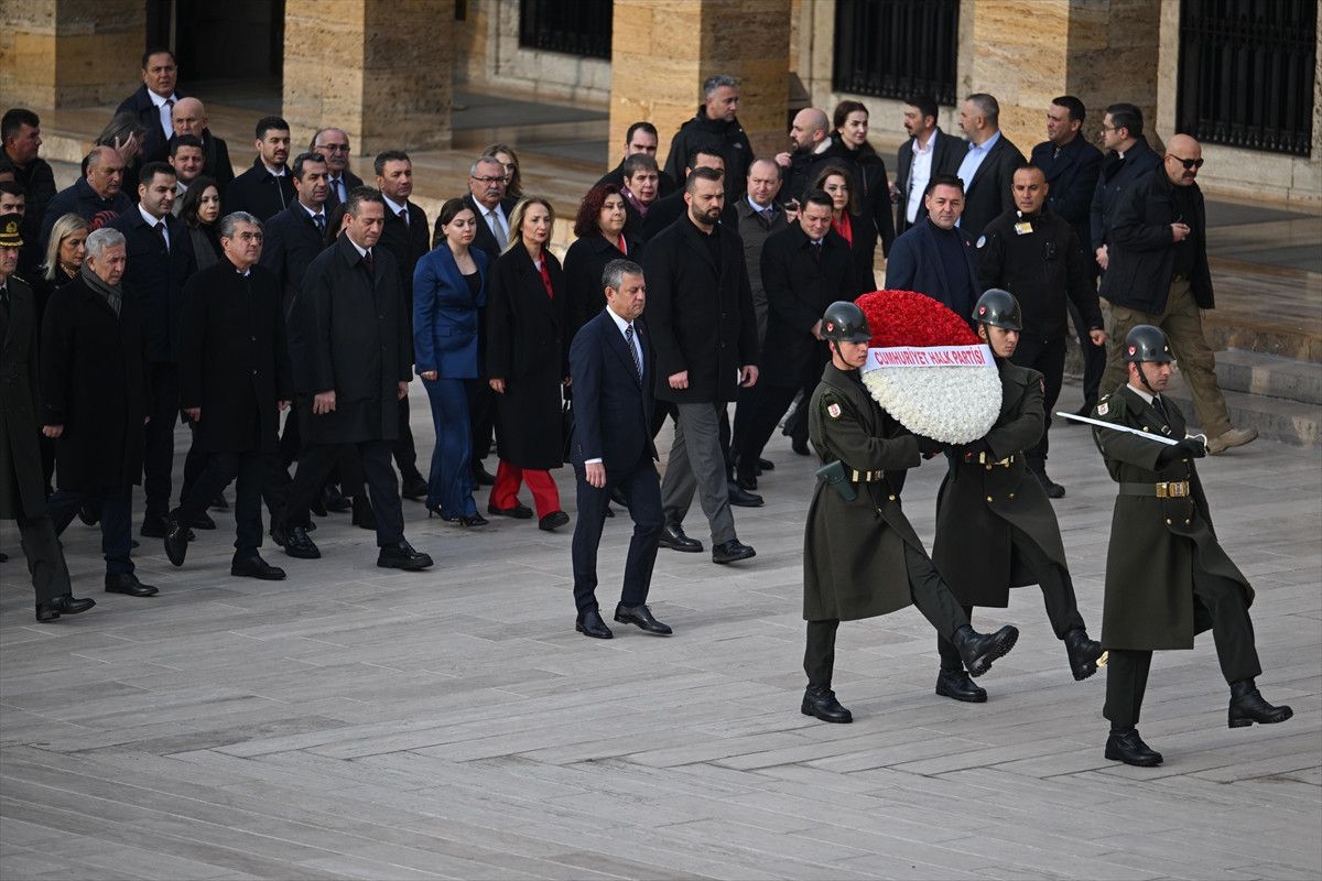 Özgür Özel, Anıtkabir’i ziyaret etti