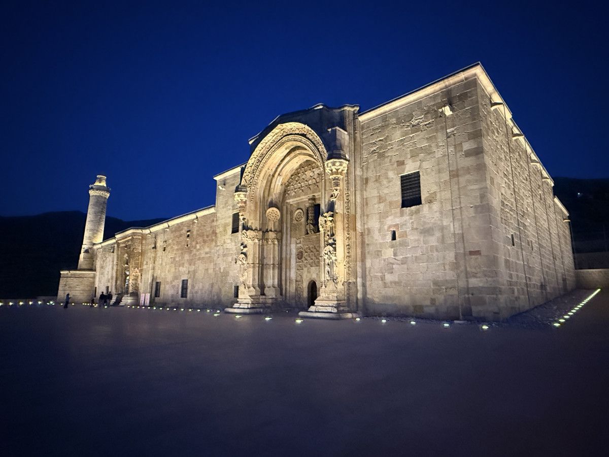 Sivas Divriği Ulu Camii ve Darüşşifası’nda ışık şöleni