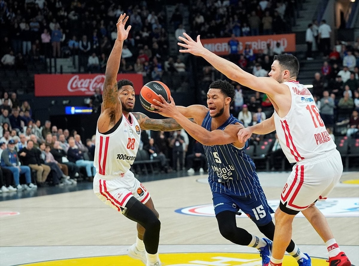 Anadolu Efes, Olympiakos’a kaybetti