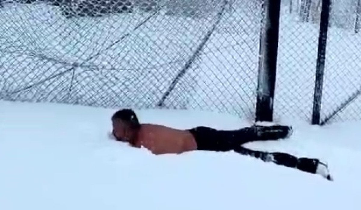 Ankara’da arazide kar banyosu