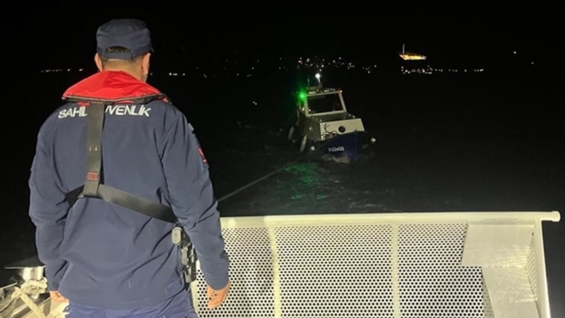 Çanakkale’de arızalanıp sürüklenen teknedeki 3 kişi kurtarıldı