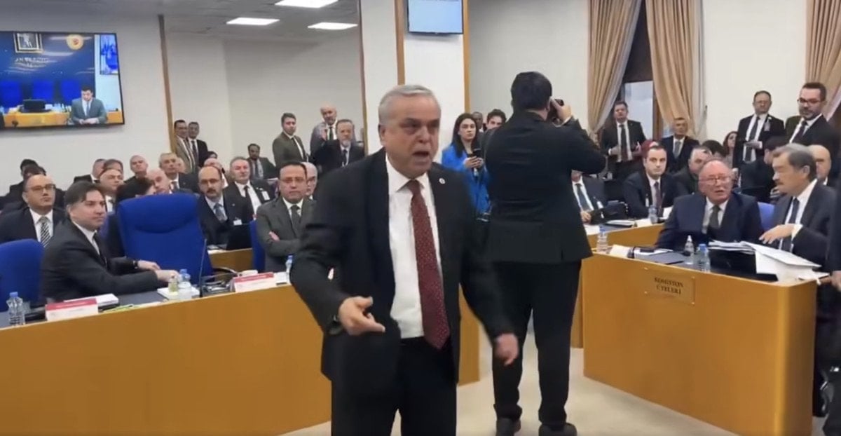 CHP’den istifa eden Hasan Ufuk Çakır AK Parti’ye geçiyor