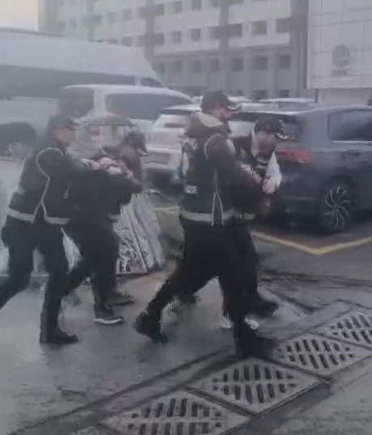 İstanbul Beylikdüzü’nde iş yeri kurşunlayan 2 şüpheli tutuklandı