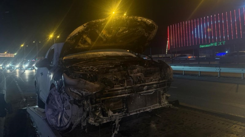 İstanbul Esenyurt’ta seyir halindeki araç alev alev yandı