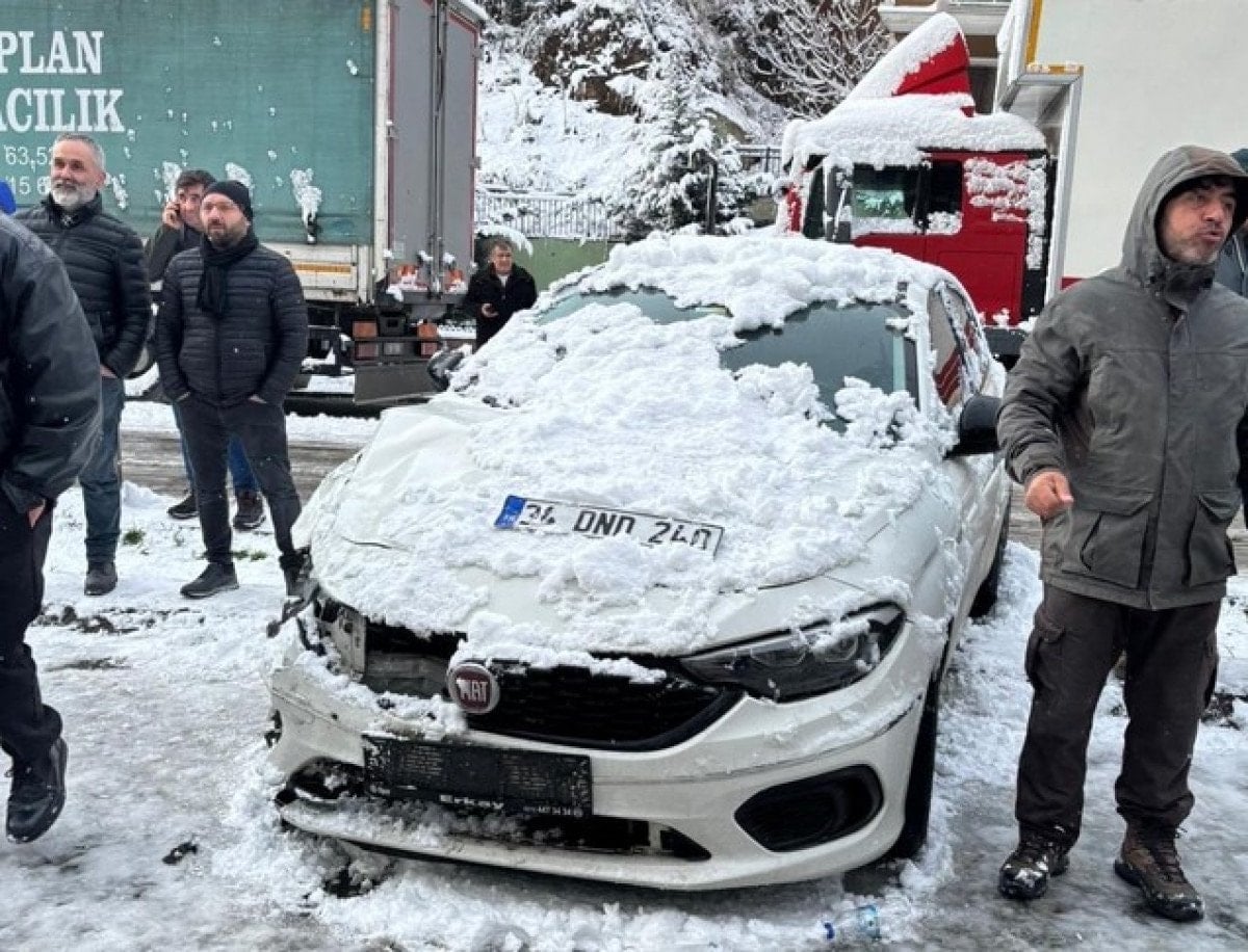 Kağıthane’de kartopu oynayan çocuklara kamyonet çarptı