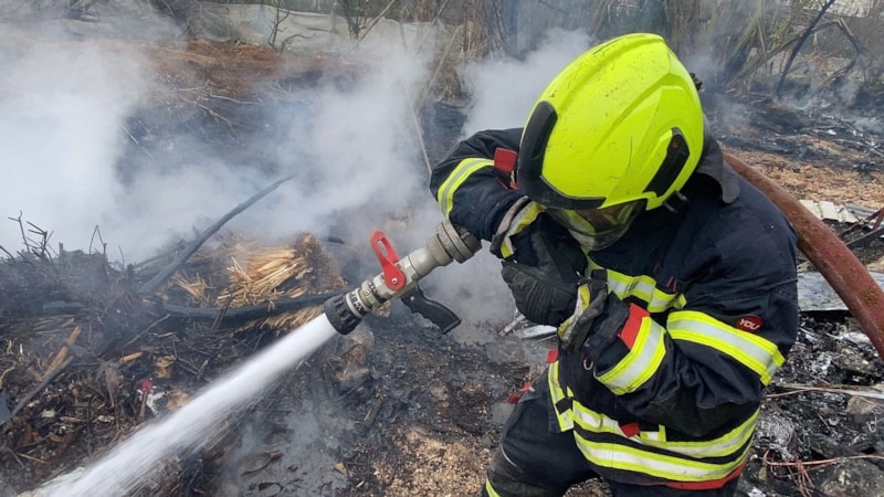 Mersin’de korkutan hurdalık yangını