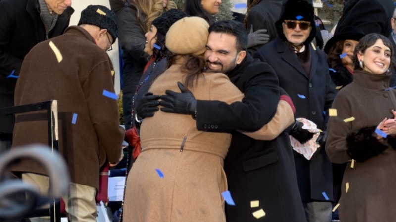 New York’un ilk Müslüman Belediye Başkanı Mamdani, Kur’an-ı Kerim’e el basarak yemin etti