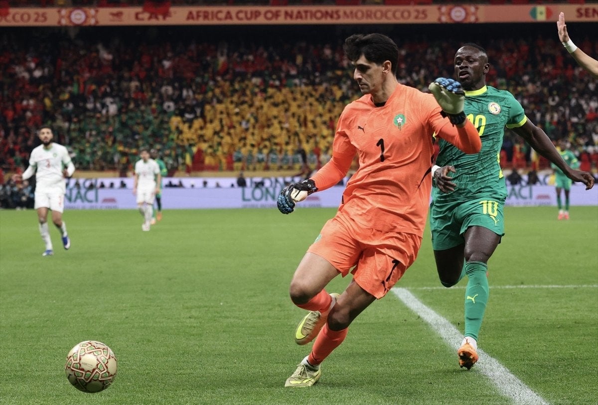 Olaylı finalde kupaya uzanan Senegal oldu