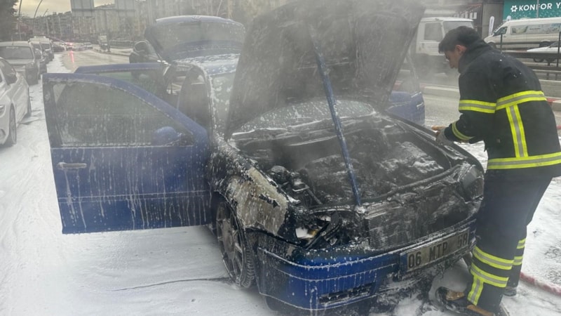 Uşak’ta seyir halindeki otomobilden alevler yükseldi