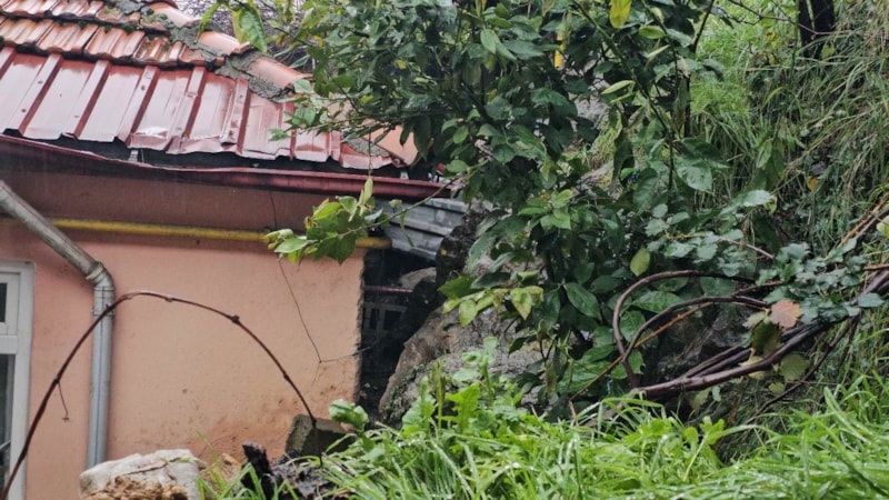 Zonguldak’ta yaşanan heyelanda kayalar iki evin üzerine düştü