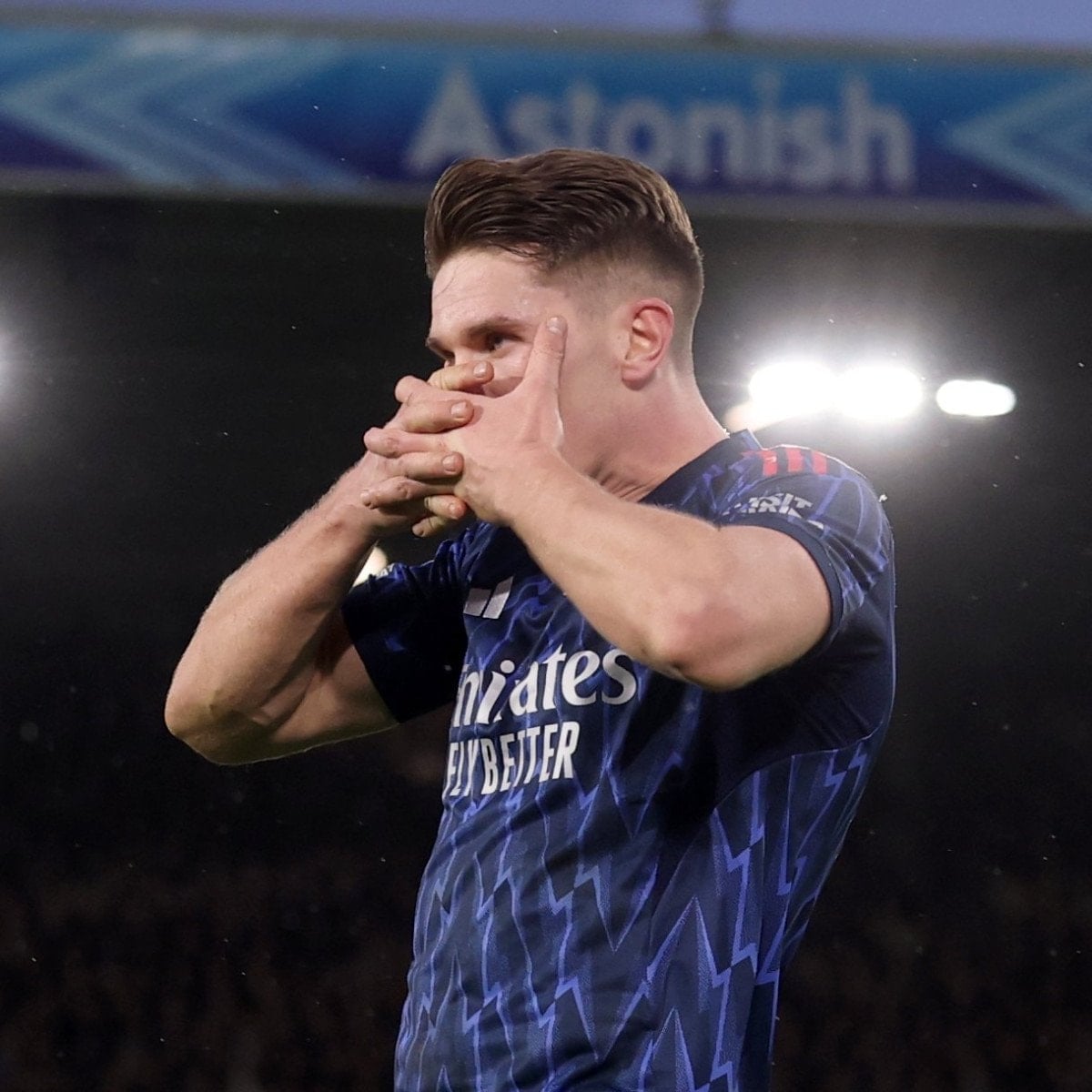 Arsenal, rakiplerinin puan kaybettiği haftada liderliğini pekiştirdi